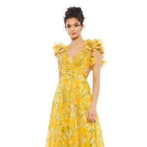 Gorgeous Mac Duggal Formal dress Size 6 BRAND NEW never worn